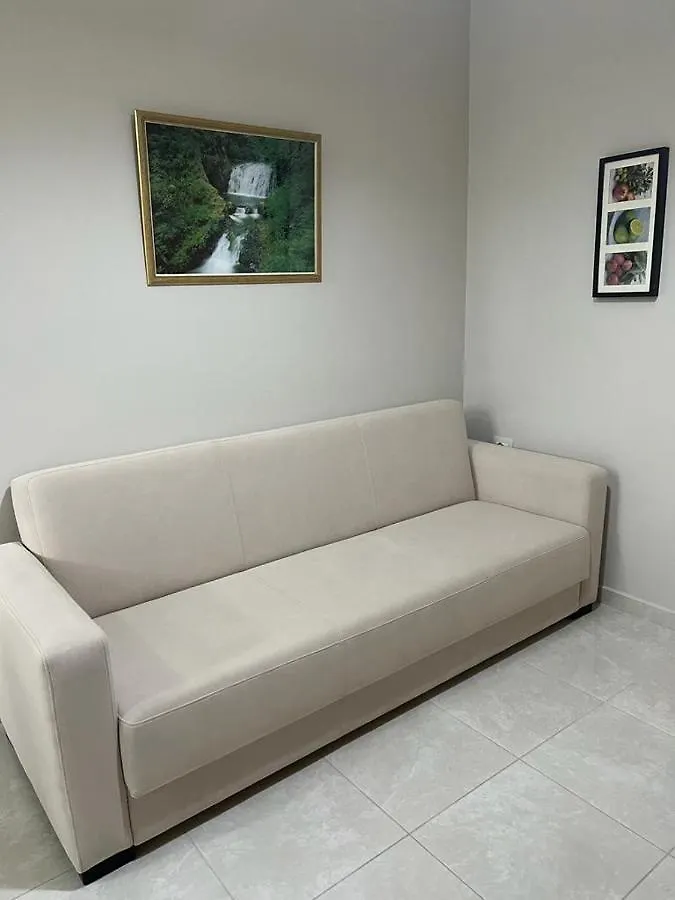 סרנדה Vila Mateo 0*,